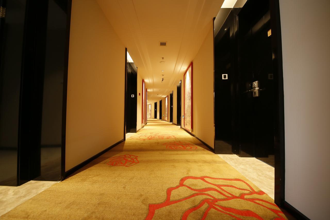 Howard Johnson Flower City Hotel Kunming Zewnętrze zdjęcie