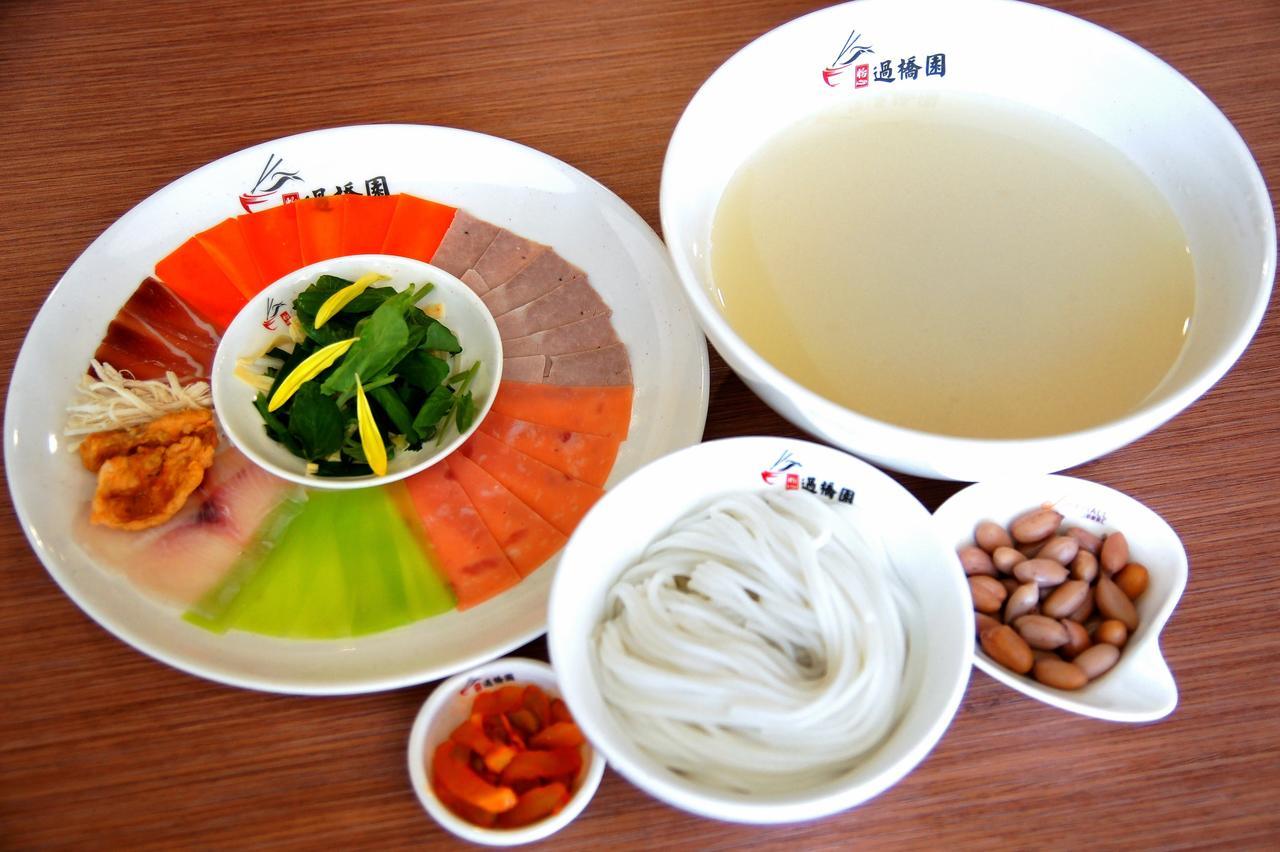 Howard Johnson Flower City Hotel Kunming Zewnętrze zdjęcie